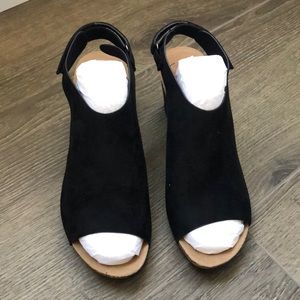 Pierre Dumas women’s shoes color black - size 8 M.